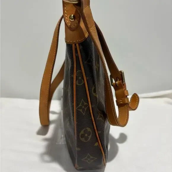 Authentic Louis Vuitton Monogram Odeon PM Crossbody with certificate - Picture 4 of 15